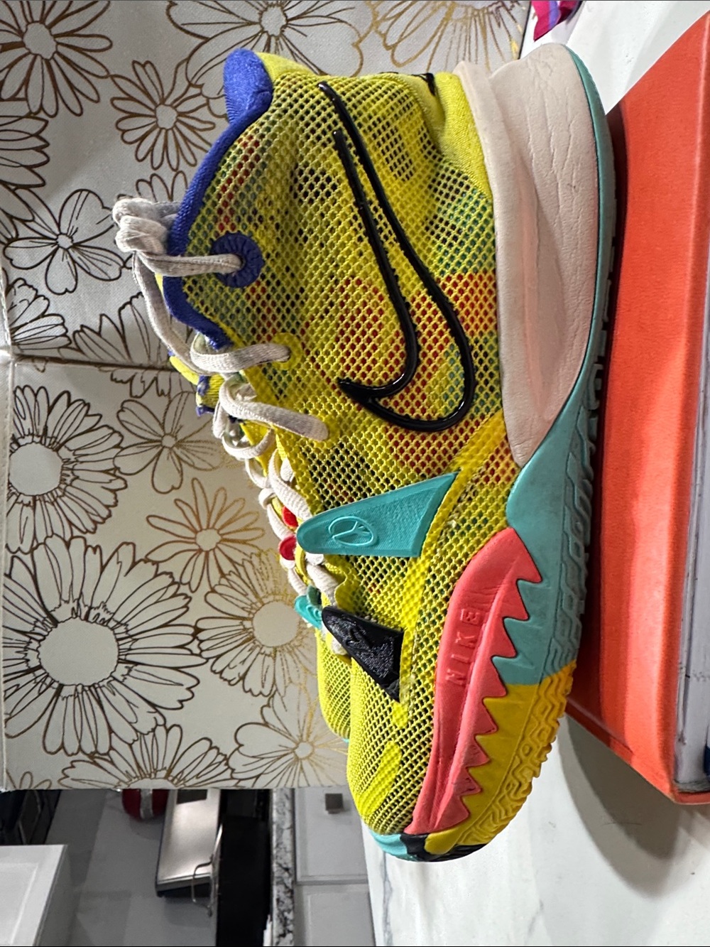 Nike Kylie 7 mid world people Kids Yellow Multicolor Mesh ‎ Sneakers CT 4080-700